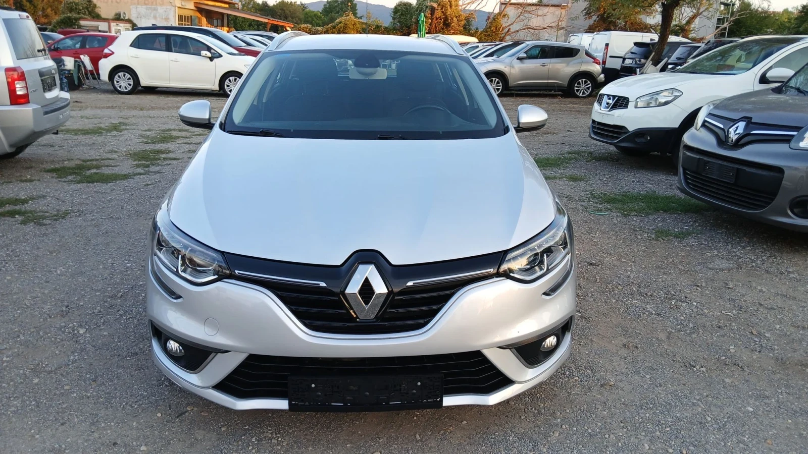 Renault Megane 1, 5 dci euro6b, снимка 3 - Автомобили и джипове - 56144959