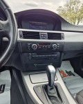 BMW 320 Регистриран / Автомат / Панорама / Обслужен  - изображение 9