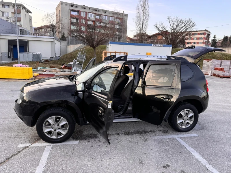 Dacia Duster 1.6i фабрична газ!, снимка 9 - Автомобили и джипове - 48542021