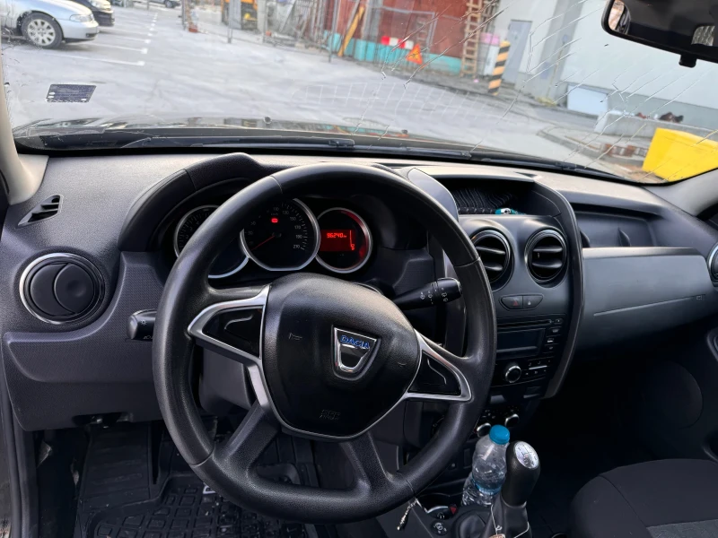 Dacia Duster 1.6i фабрична газ!, снимка 6 - Автомобили и джипове - 48542021