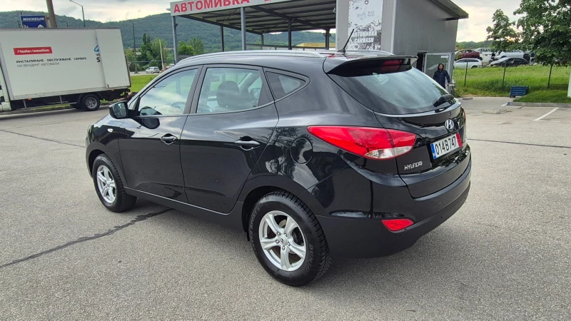 Hyundai IX35 2.0i 130000км Германия Отличен, снимка 8 - Автомобили и джипове - 50258470