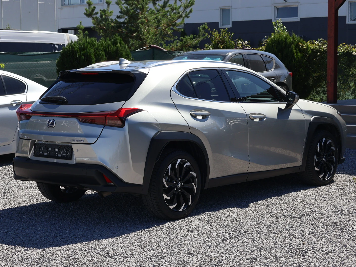 Lexus UX 250h 360 КАМЕРА/HUD/BSM/ПОДГРЕВ И ОБДУХВАНЕ/ЕЛ.БАГАЖНИК - изображение 4
