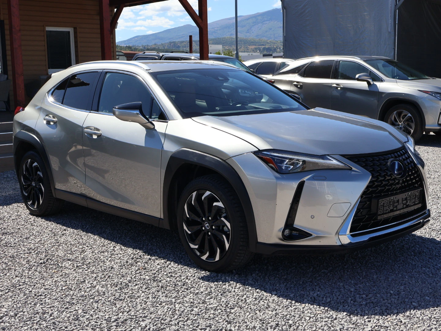 Lexus UX 250h 360 КАМЕРА/HUD/BSM/ПОДГРЕВ И ОБДУХВАНЕ/ЕЛ.БАГАЖНИК - изображение 3