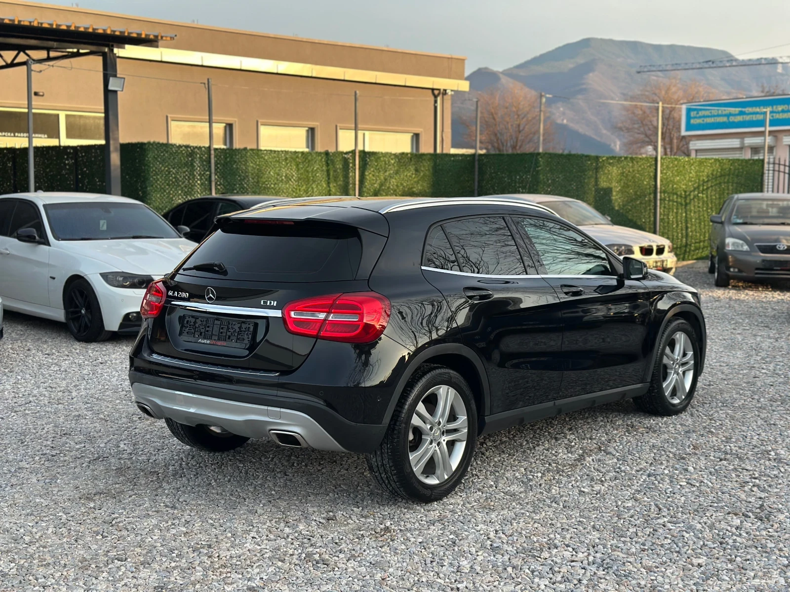 Mercedes-Benz GLA 200, снимка 4 - Автомобили и джипове - 53821511