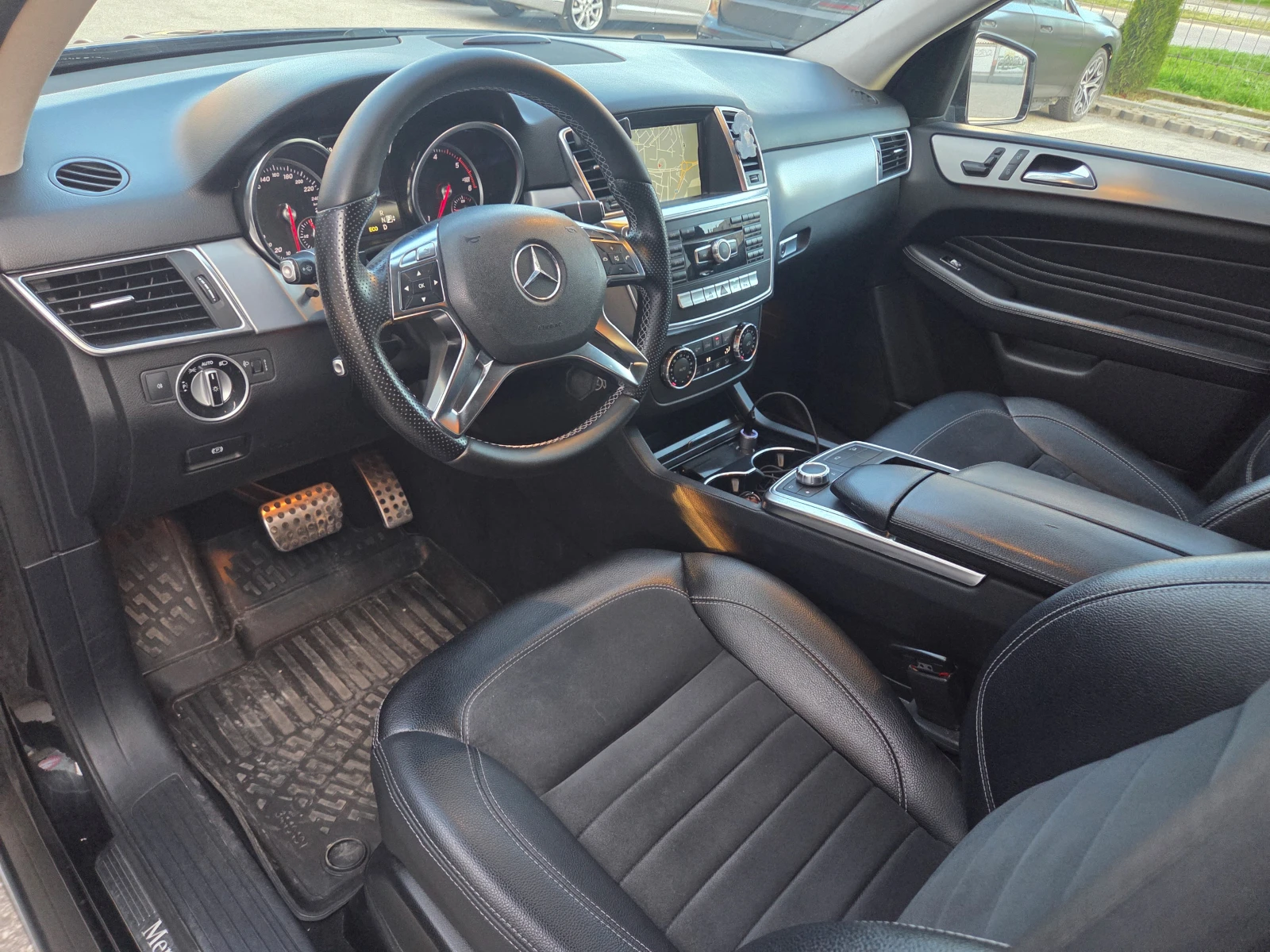 Mercedes-Benz ML 350 CDI/4Matic/BlueTEC/NAVI/Камера, снимка 9 - Автомобили и джипове - 54114410
