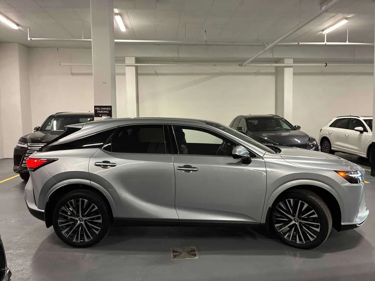 Lexus RX 350h ОБДУХВАНЕ * ПАНО * KEYLESS * CARFAX * АВТОКРЕДИТ, снимка 3 - Автомобили и джипове - 55015688