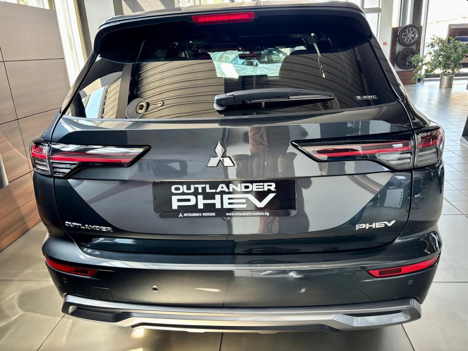 Mitsubishi Outlander INSTYLE+ PHEV, снимка 4 - Автомобили и джипове - 55583528