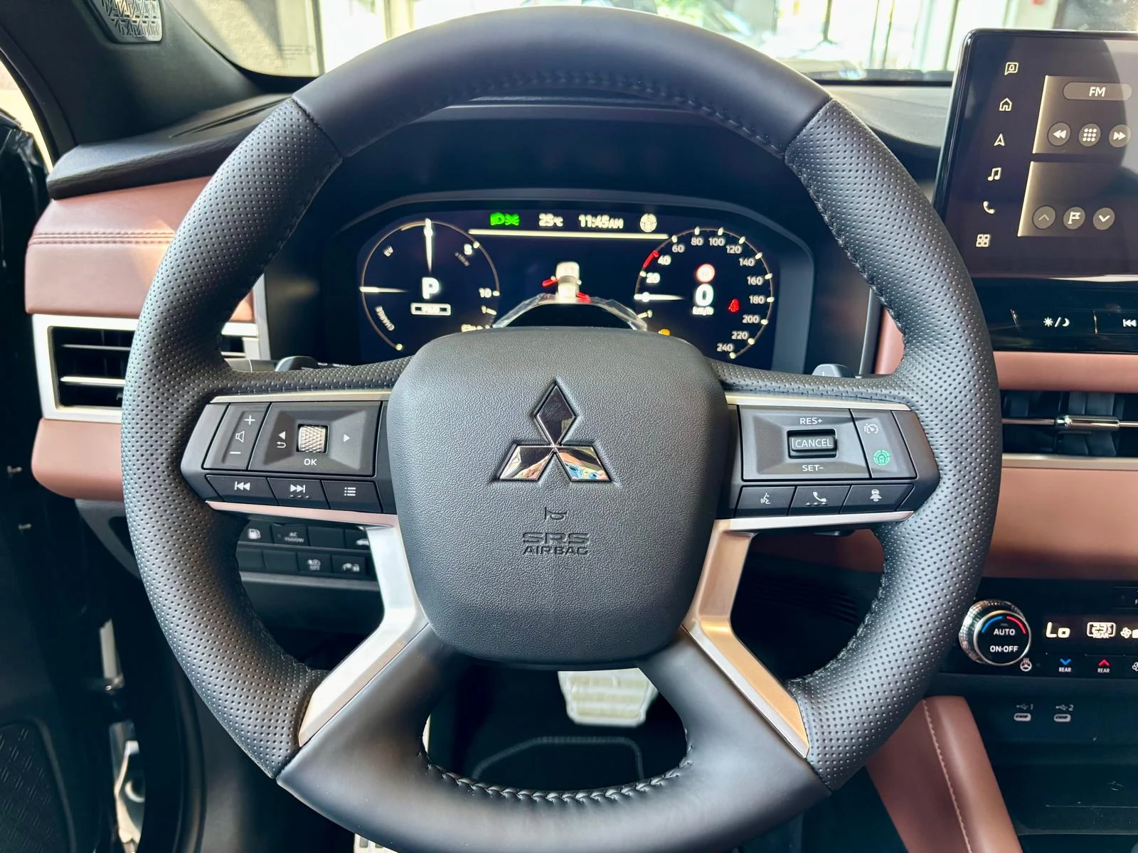 Mitsubishi Outlander INSTYLE+ PHEV, снимка 7 - Автомобили и джипове - 55583528