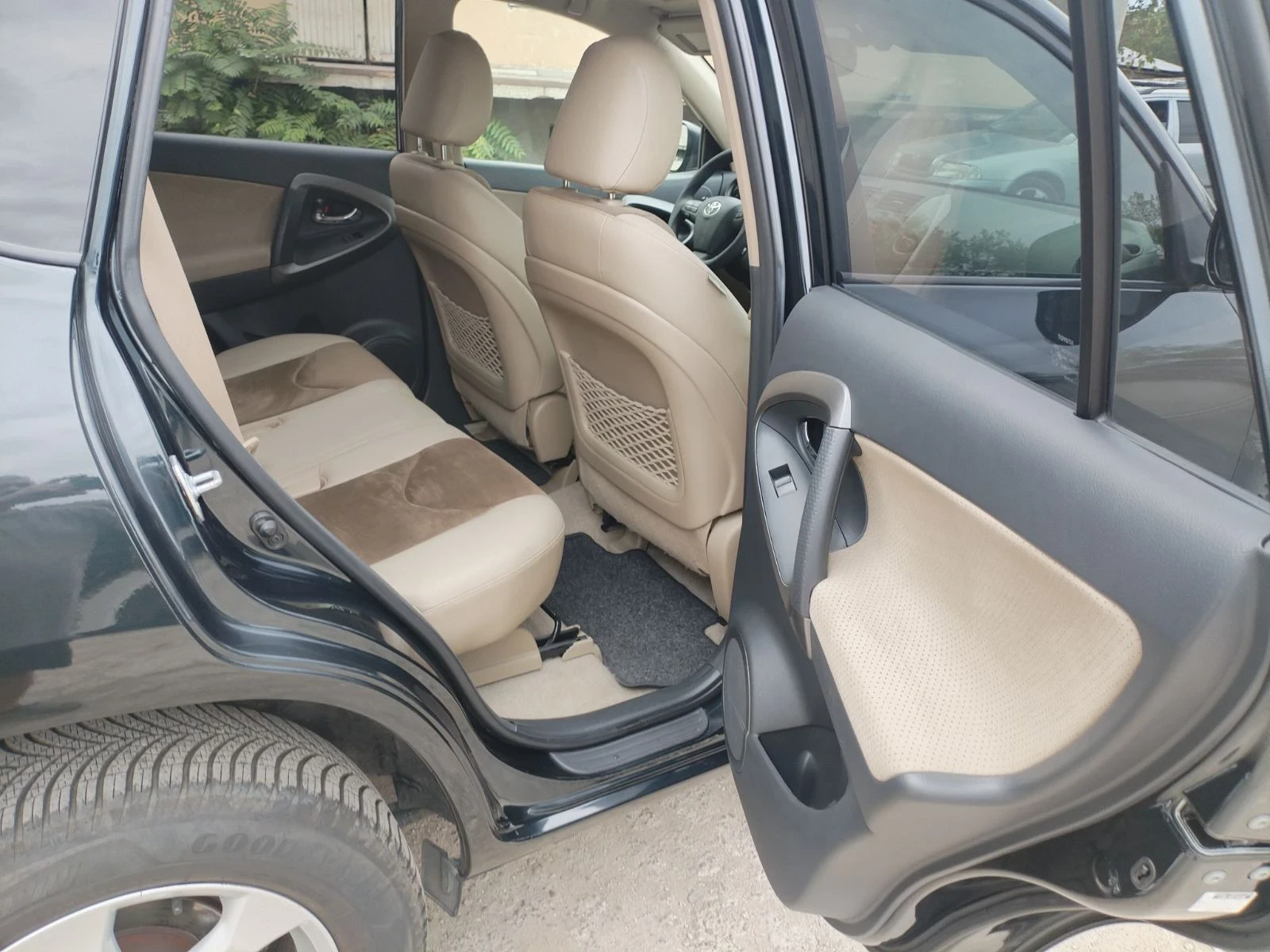 Toyota Rav4, снимка 13 - Автомобили и джипове - 56124395