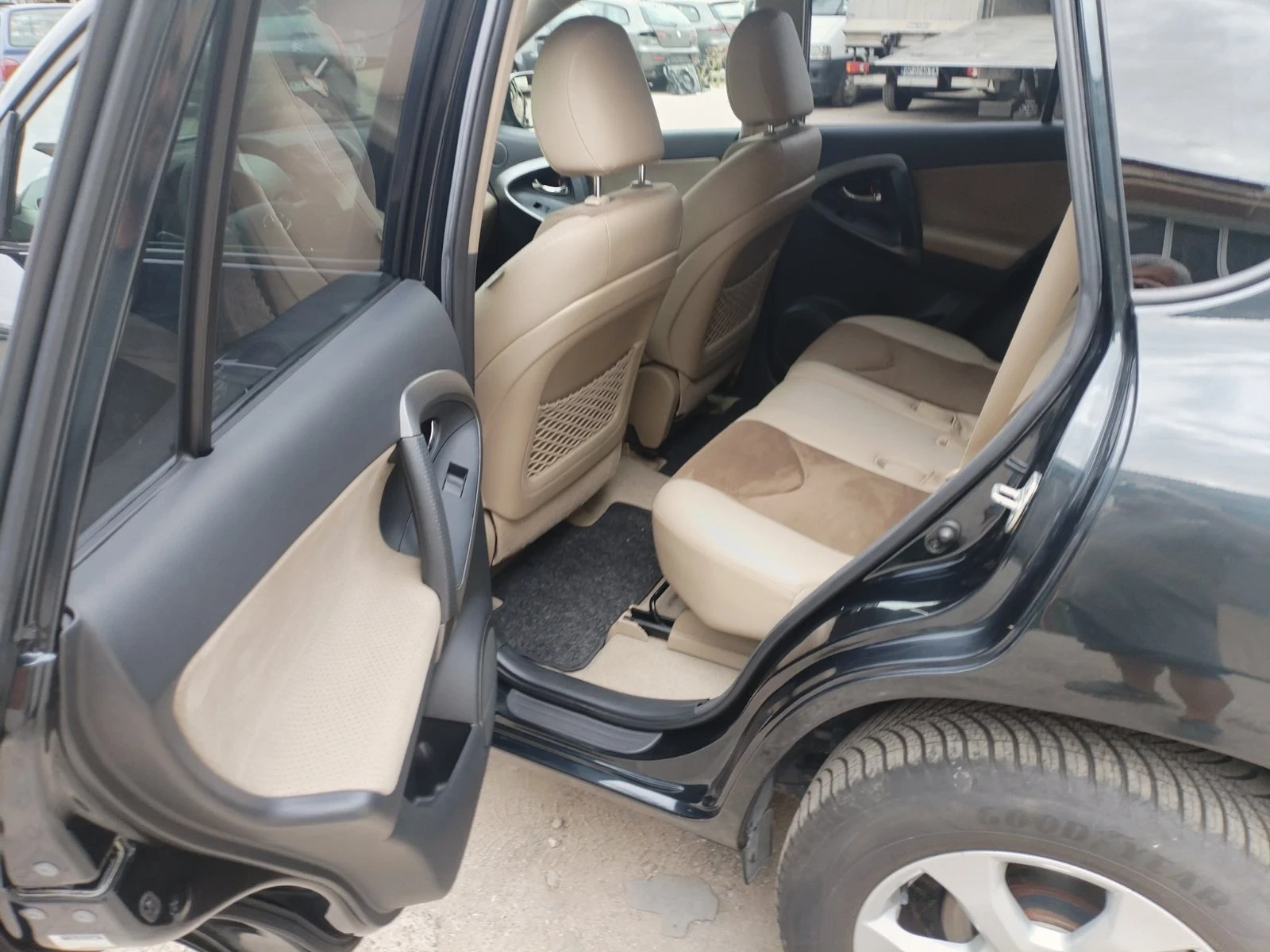 Toyota Rav4, снимка 6 - Автомобили и джипове - 56124395