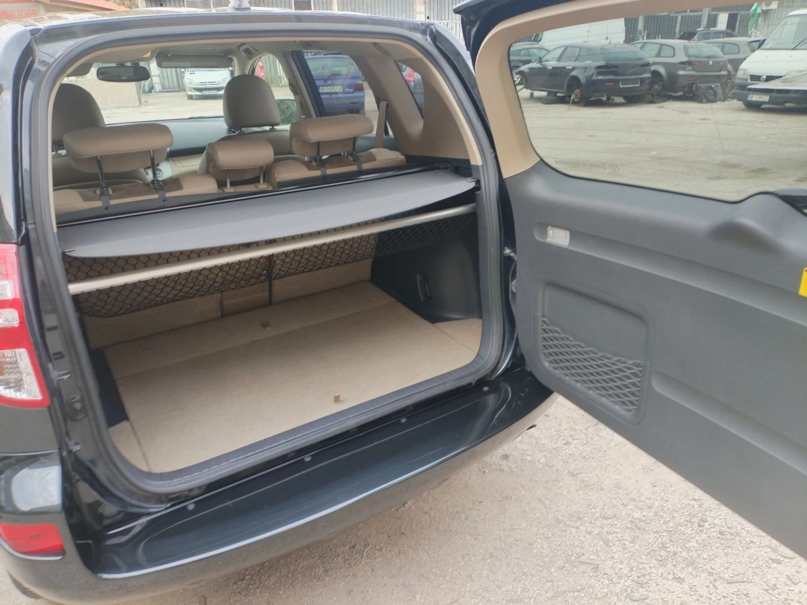 Toyota Rav4, снимка 11 - Автомобили и джипове - 56124395