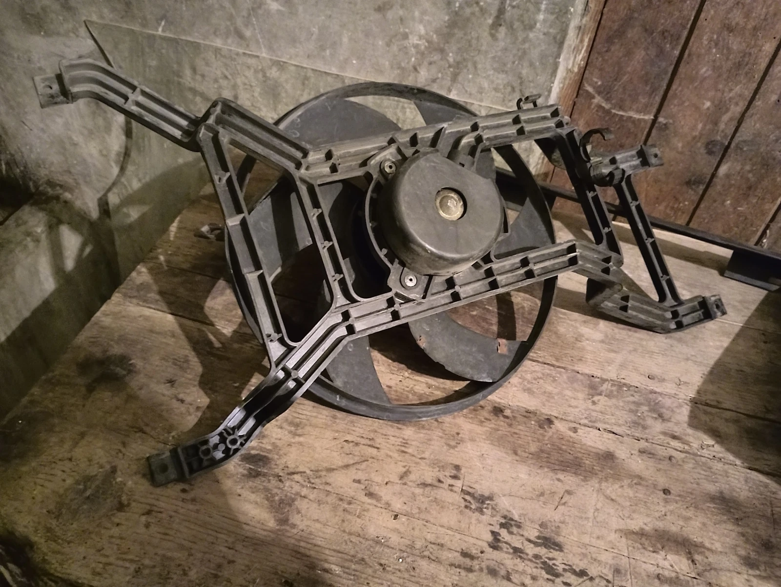 Продавам радиатор за Дачия Логан 1.5 ДЦИ 2007г, снимка 3 - Части - 54015094