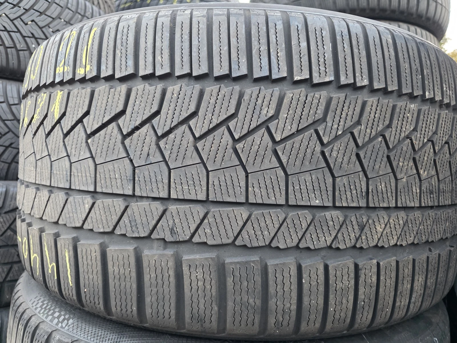 Гуми Зимни 295/30R21, снимка 5 - Гуми и джанти - 56663194