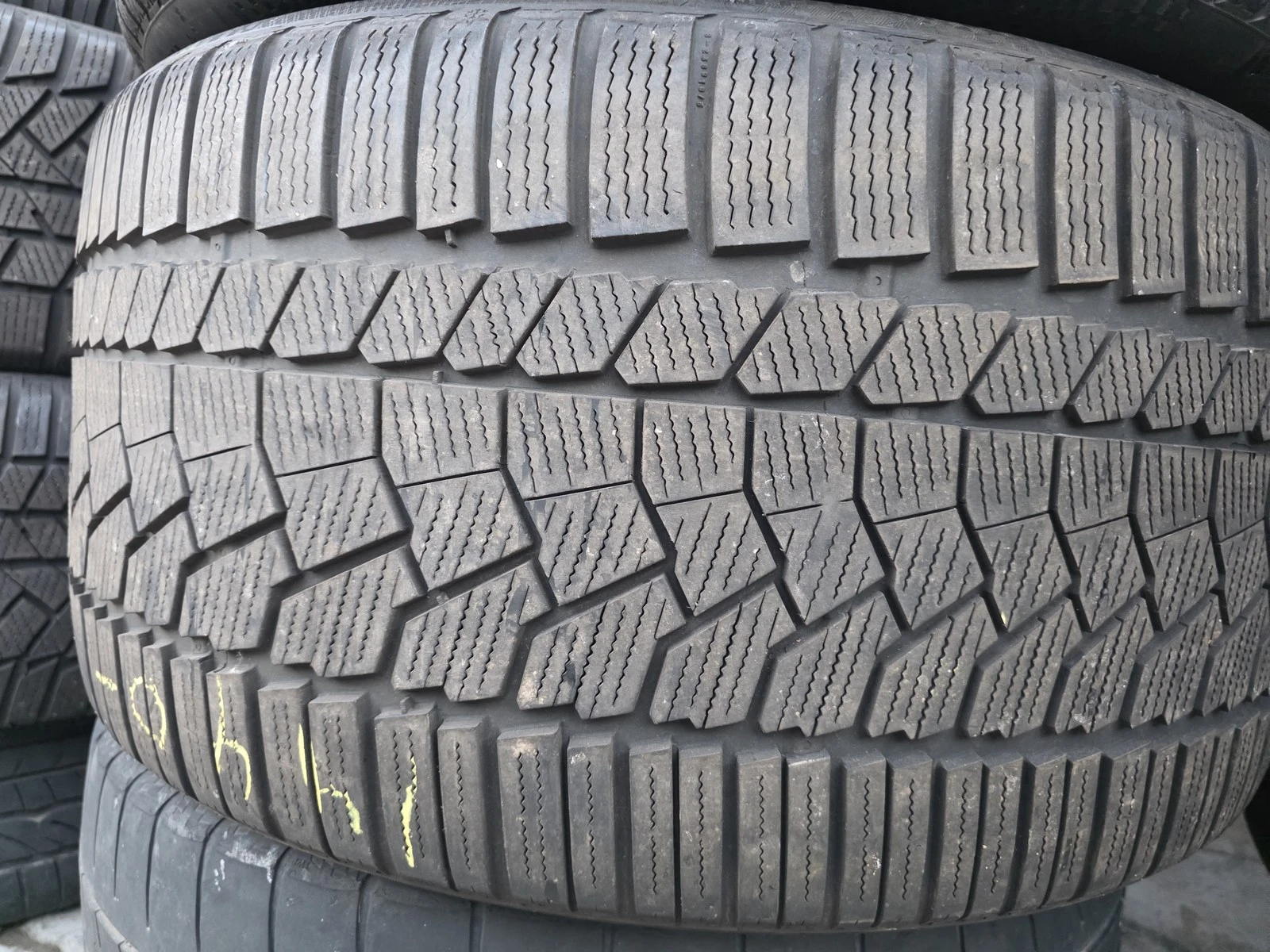 Гуми Зимни 295/30R21, снимка 6 - Гуми и джанти - 56663194