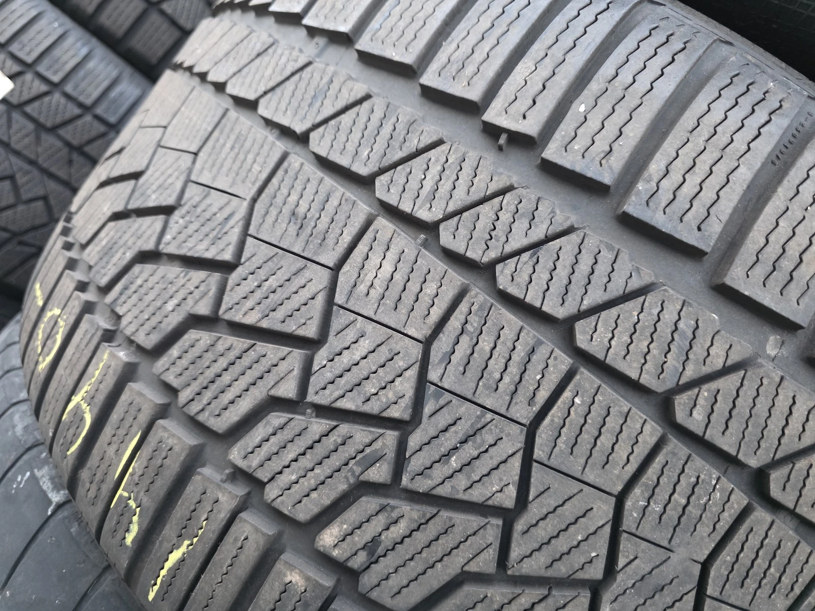 Гуми Зимни 295/30R21, снимка 8 - Гуми и джанти - 56663194