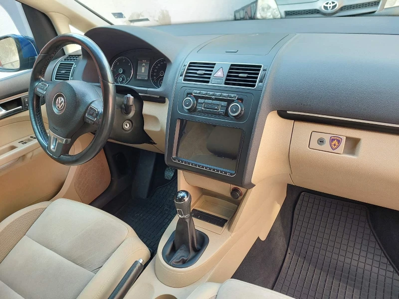 VW Touran, снимка 7 - Автомобили и джипове - 52646422
