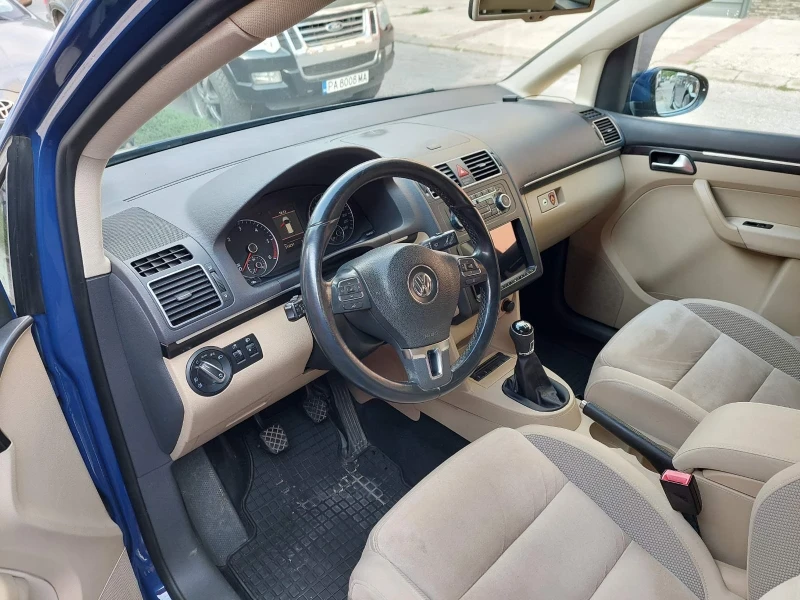 VW Touran, снимка 6 - Автомобили и джипове - 52646422