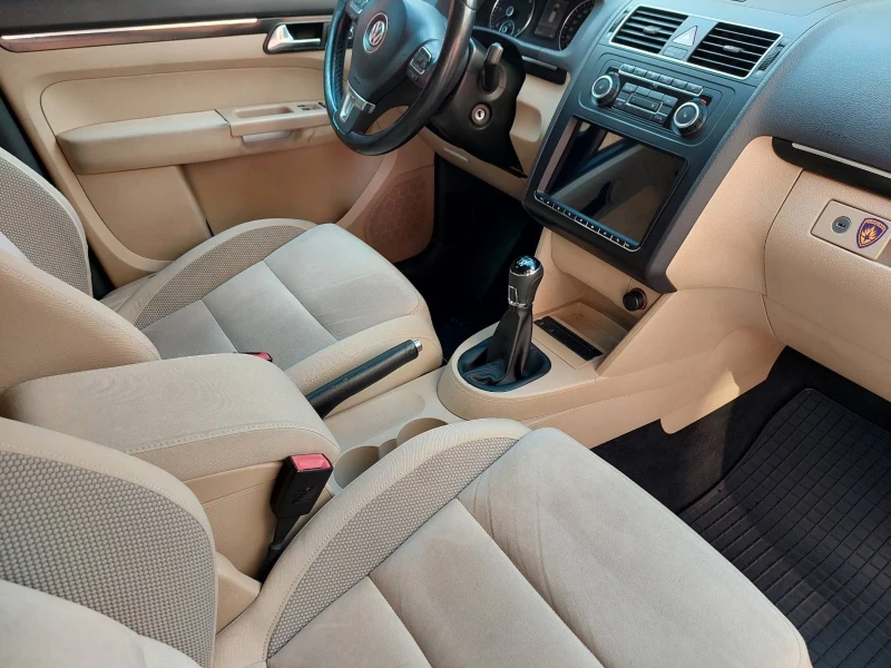 VW Touran, снимка 8 - Автомобили и джипове - 52646422