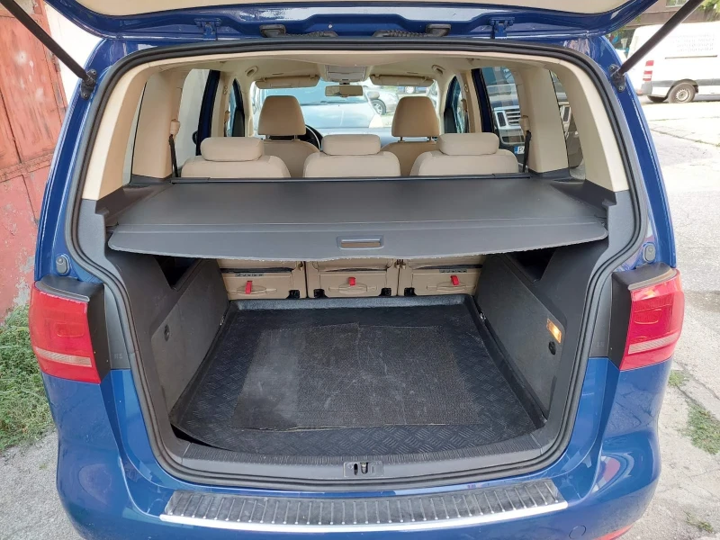 VW Touran, снимка 11 - Автомобили и джипове - 52646422