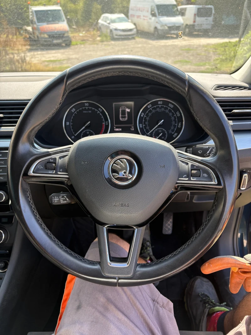 Skoda Superb 2.0 TDI, снимка 11 - Автомобили и джипове - 51452984