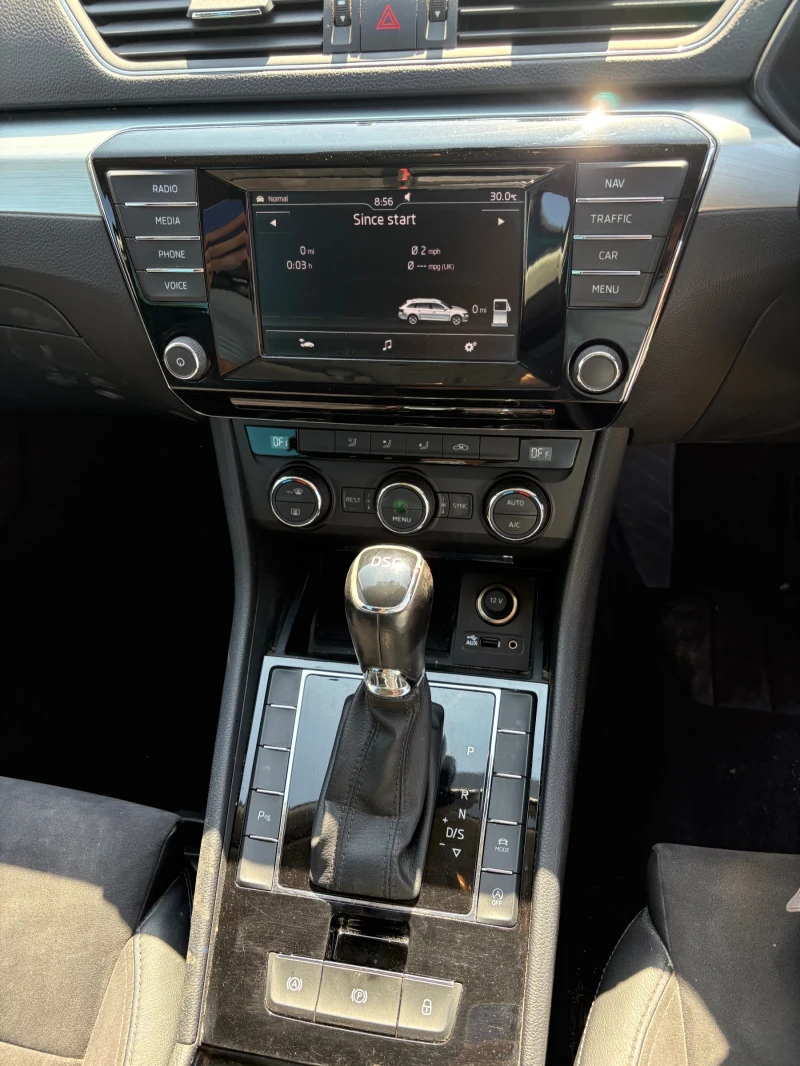 Skoda Superb 2.0 TDI, снимка 9 - Автомобили и джипове - 51452984
