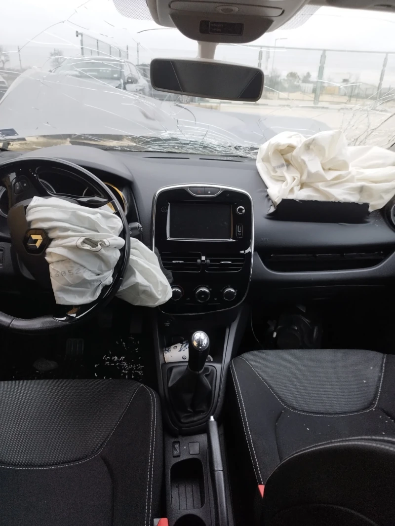 Renault Clio 1.5dci, снимка 7 - Автомобили и джипове - 52295518