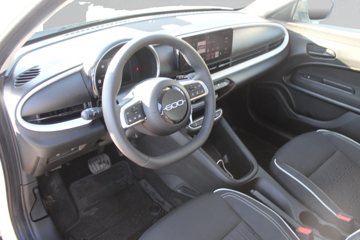Fiat 600 BUILDYOUROWN 1.2 74 KW 100 hp FWD MHEV 6DCT - изображение 5