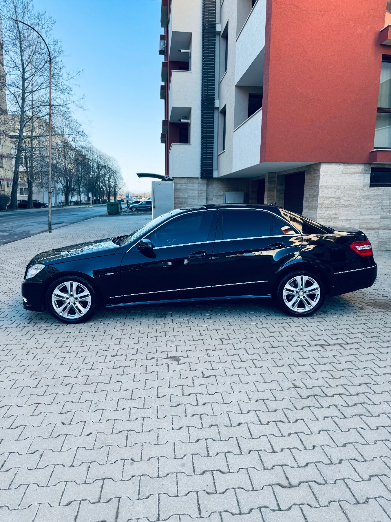 Mercedes-Benz E 220  - изображение 2