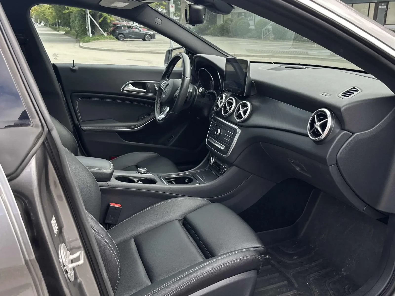 Mercedes-Benz CLA 250 AWD * CARFAX * АвтоКредит * Цена до България*  - изображение 9