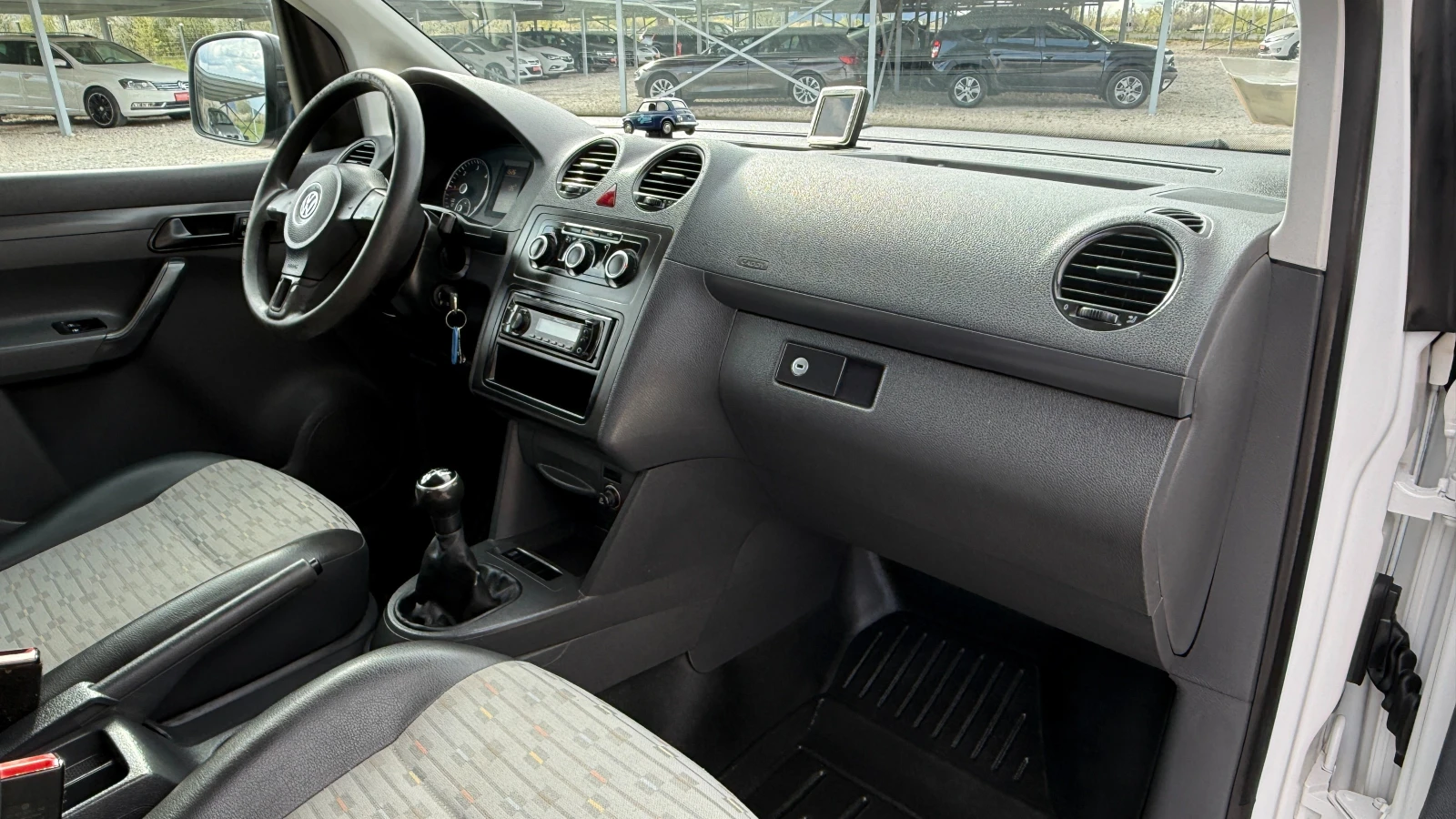VW Caddy 1.6TDI/102кс/EURO 5/КАМЕРА/НОВ ВНОС ОТ ИТАЛИЯ/, снимка 14 - Автомобили и джипове - 54149697