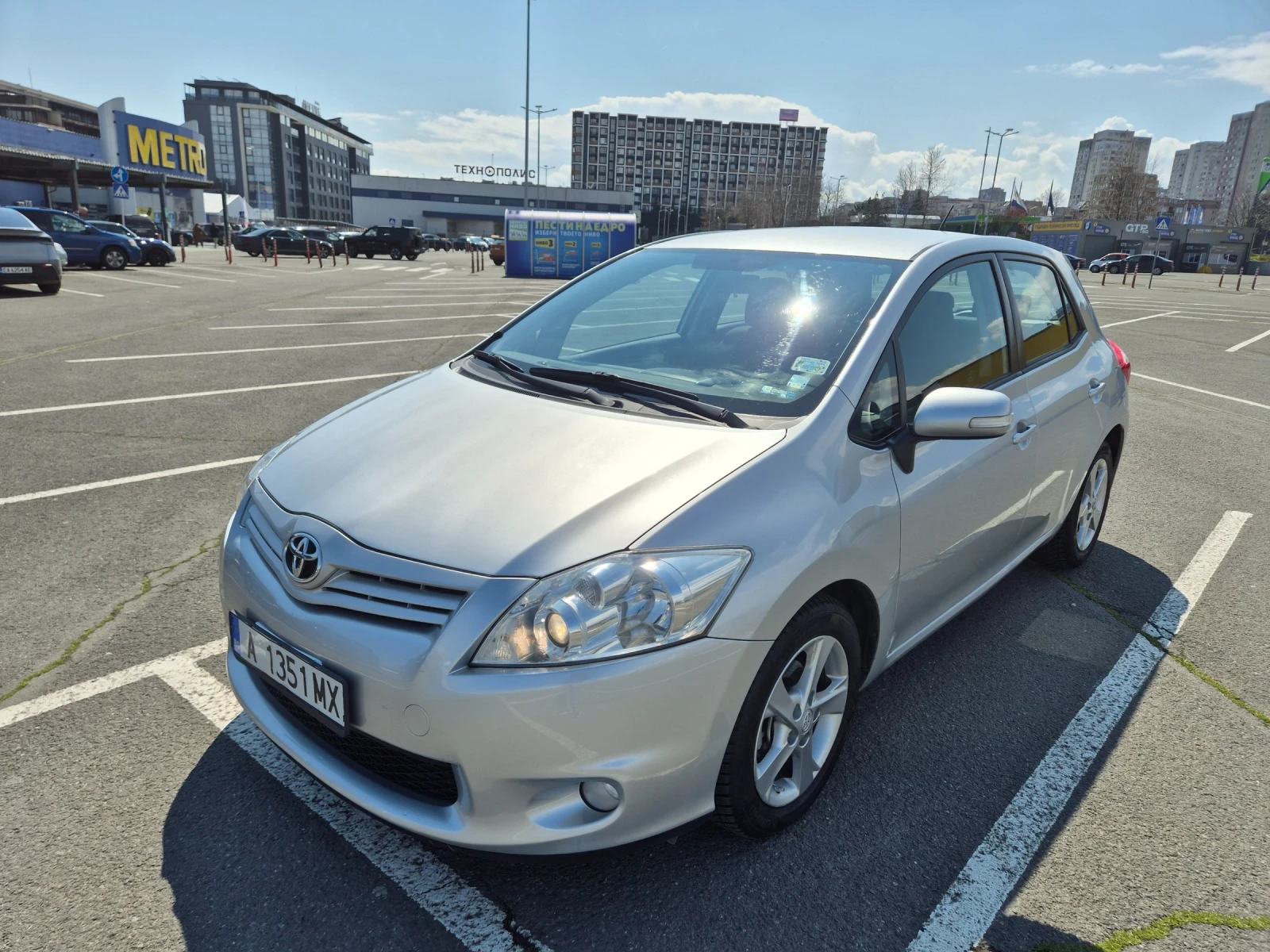 Toyota Auris 1.3 facelift, снимка 3 - Автомобили и джипове - 54173579