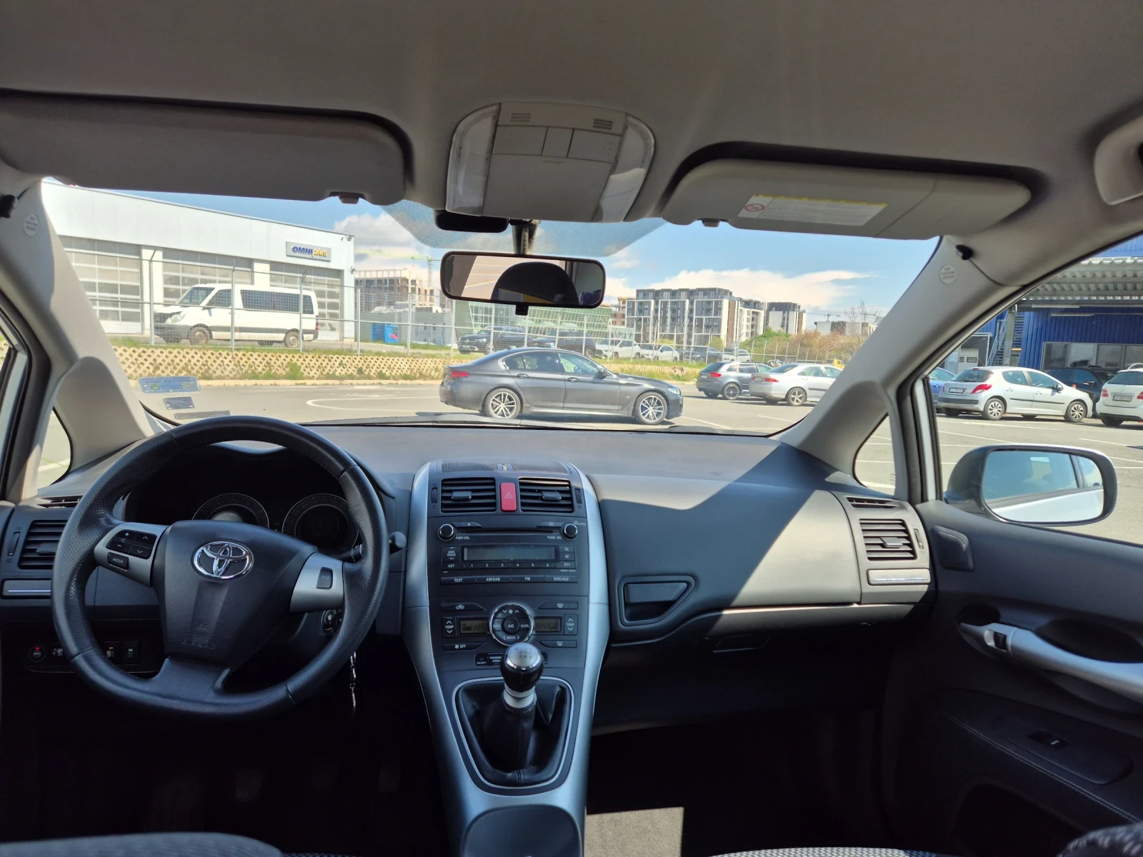 Toyota Auris 1.3 facelift, снимка 7 - Автомобили и джипове - 54173579