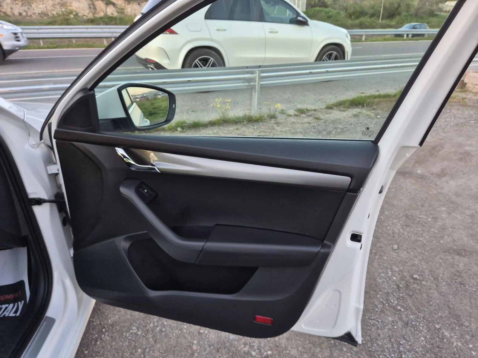 Skoda Octavia 1.6TDI/DSG/EVRO6, снимка 7 - Автомобили и джипове - 54577148
