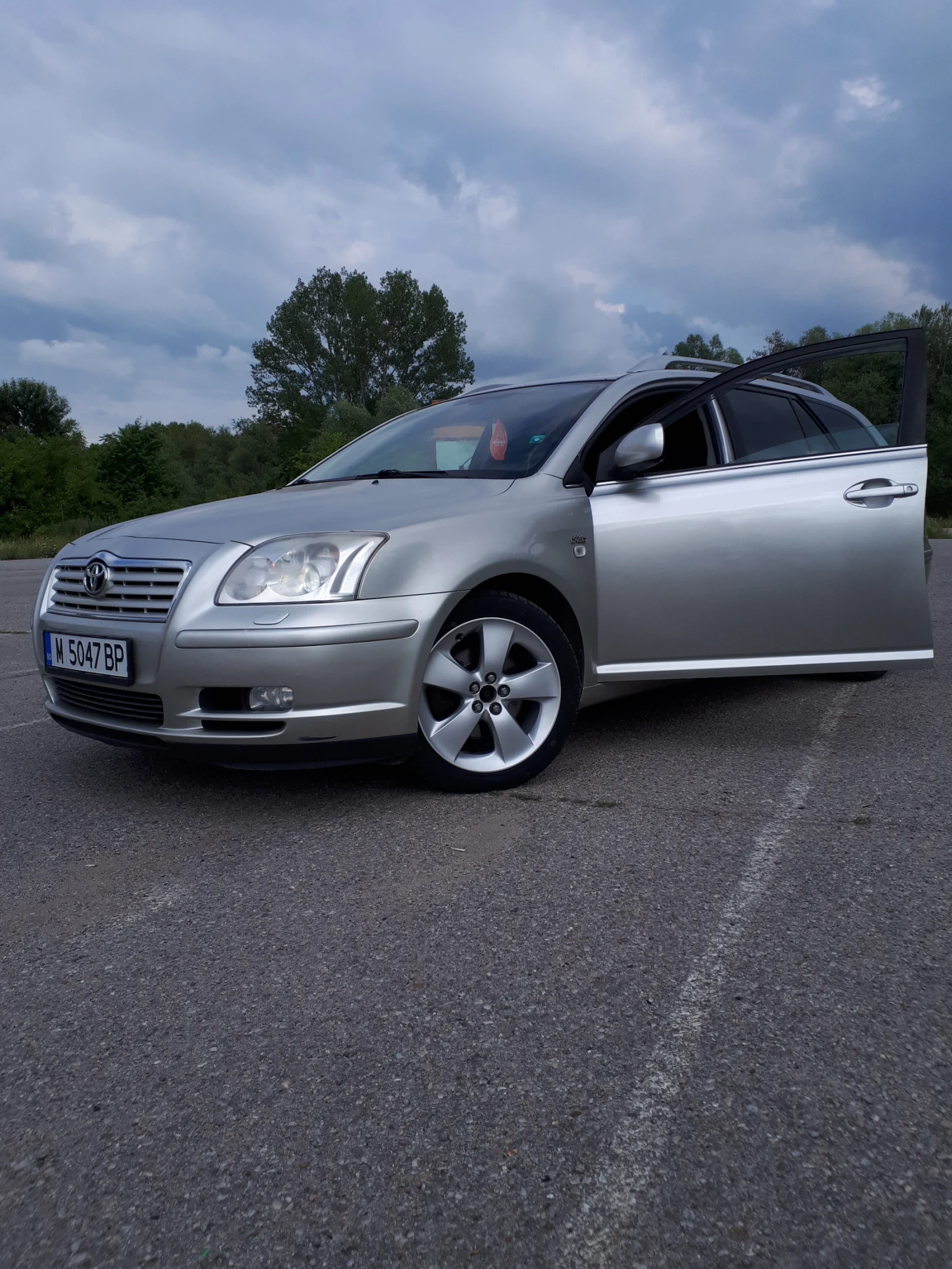 Toyota Avensis 2.0, снимка 3 - Автомобили и джипове - 54868651