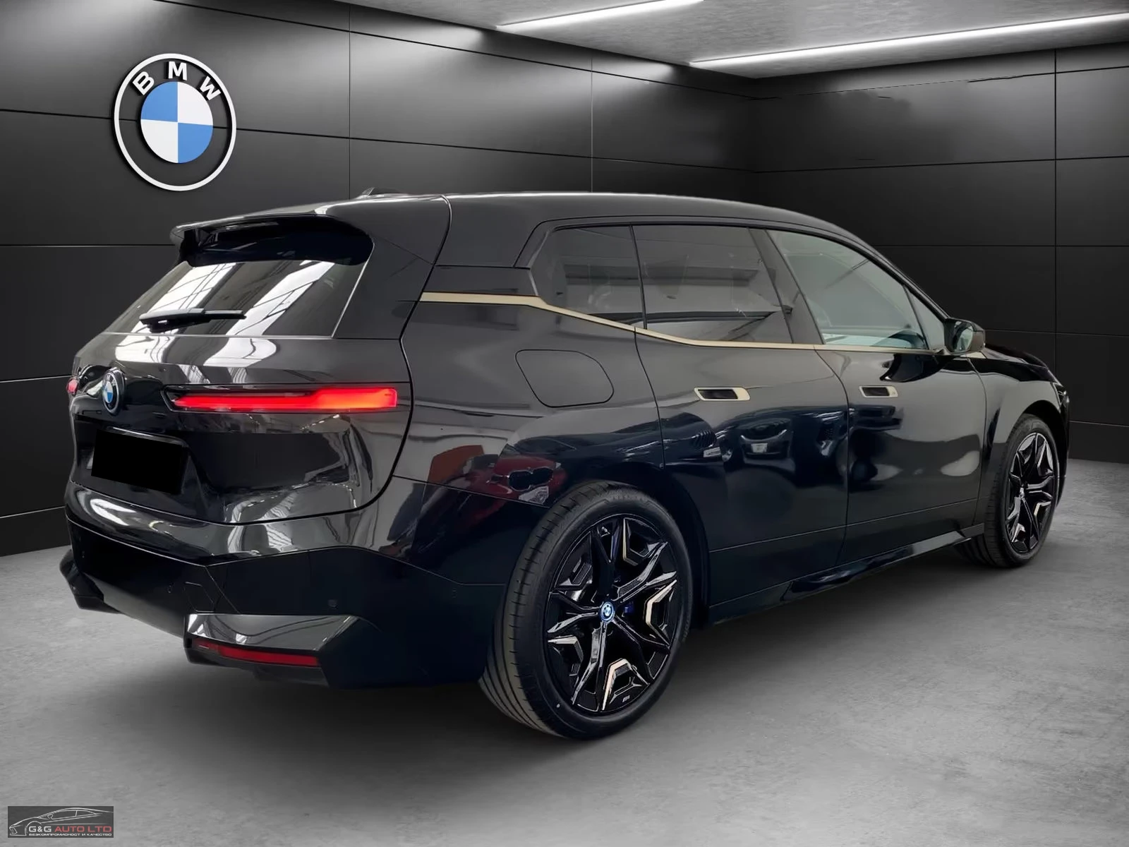 BMW iX xDRIVE/40HP/SPORT/HUD/360/ACC/22/H&K/517z, снимка 4 - Автомобили и джипове - 55123694