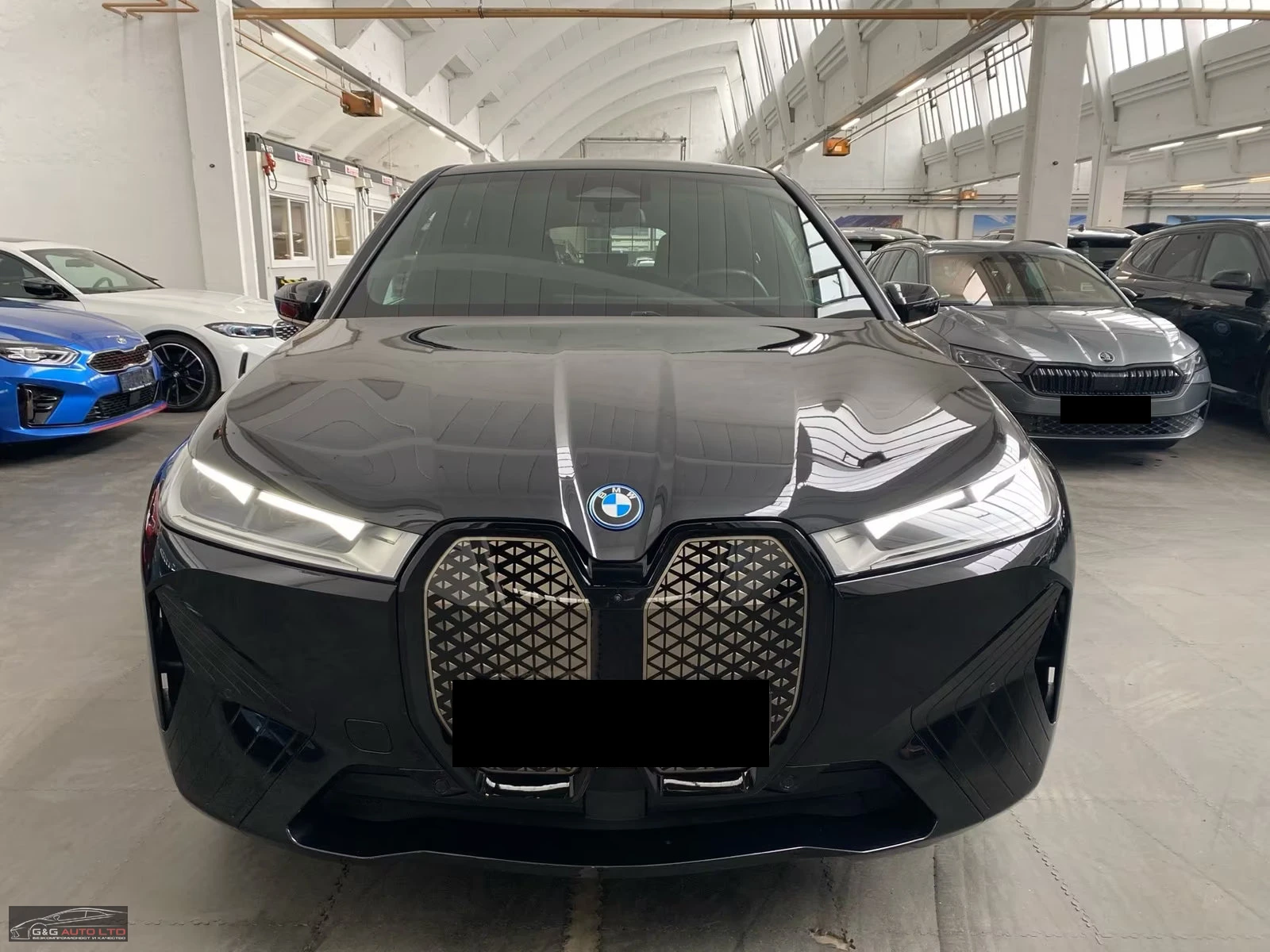 BMW iX xDRIVE/40HP/SPORT/HUD/360/ACC/22/H&K/517z, снимка 2 - Автомобили и джипове - 55123694