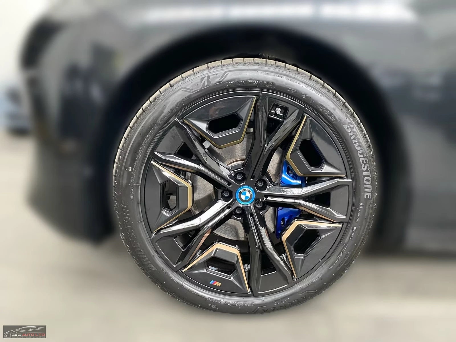 BMW iX xDRIVE/40HP/SPORT/HUD/360/ACC/22/H&K/517z, снимка 6 - Автомобили и джипове - 55123694