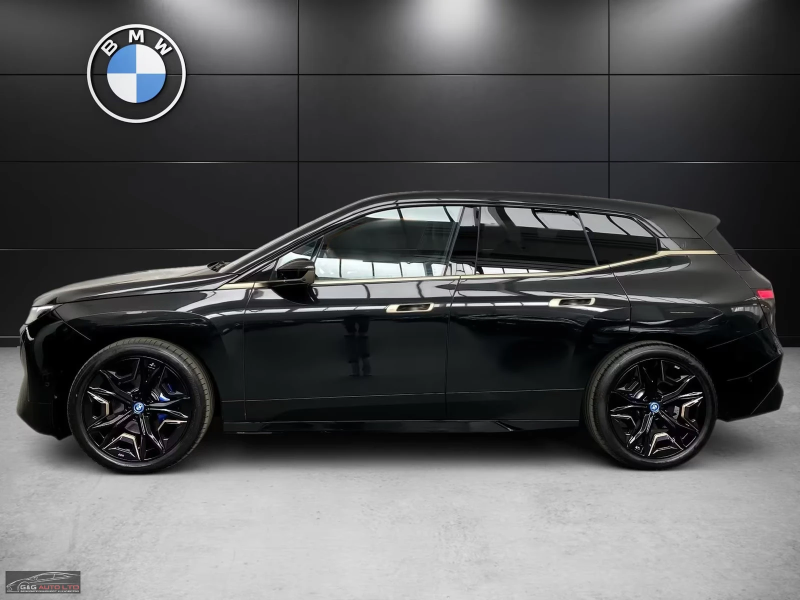 BMW iX xDRIVE/40HP/SPORT/HUD/360/ACC/22/H&K/517z, снимка 3 - Автомобили и джипове - 55123694