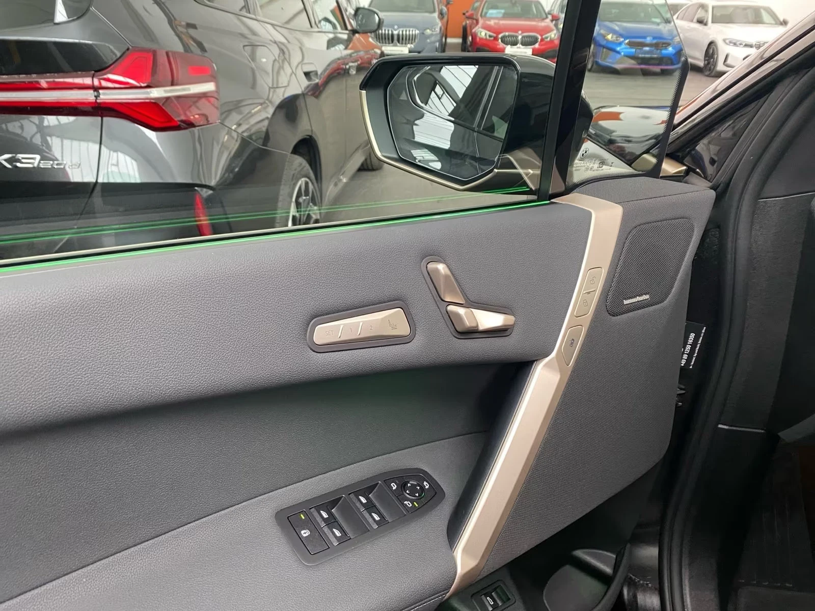 BMW iX xDRIVE/40HP/SPORT/HUD/360/ACC/22/H&K/517z, снимка 15 - Автомобили и джипове - 55123694