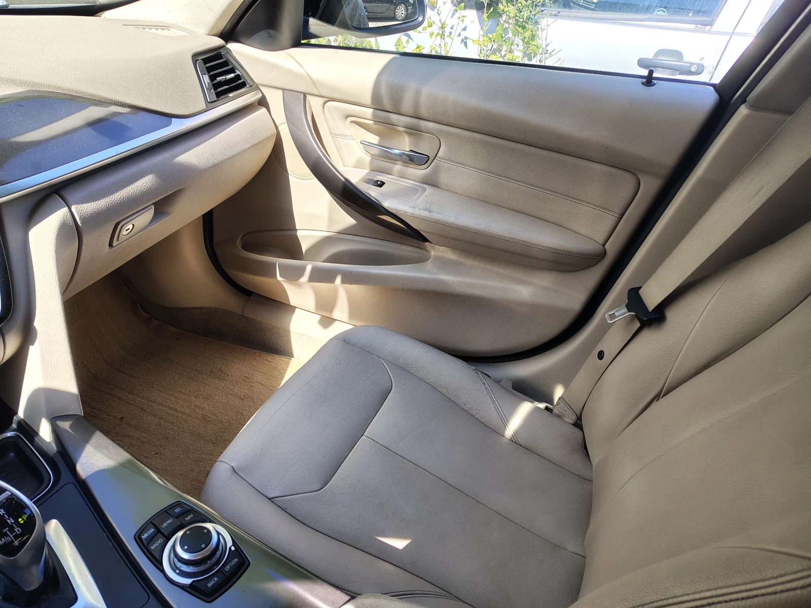 BMW 320, снимка 15 - Автомобили и джипове - 55426541