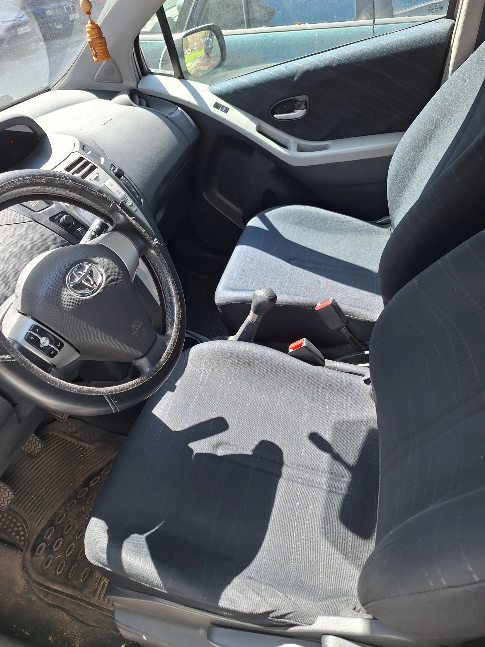 Toyota Yaris 1, 3 VVTI, снимка 8 - Автомобили и джипове - 55775182