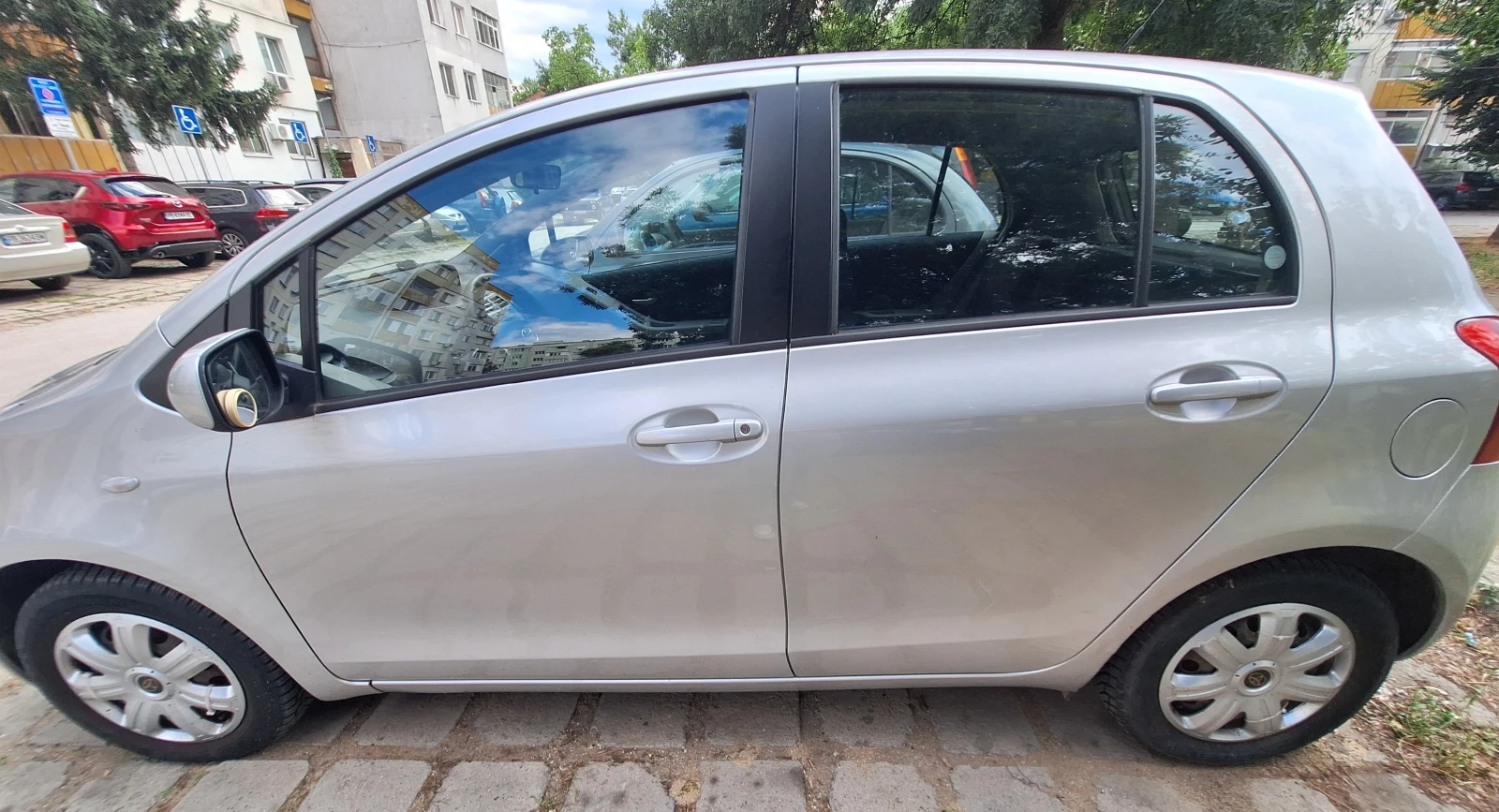 Toyota Yaris 1, 3 VVTI, снимка 6 - Автомобили и джипове - 55775182