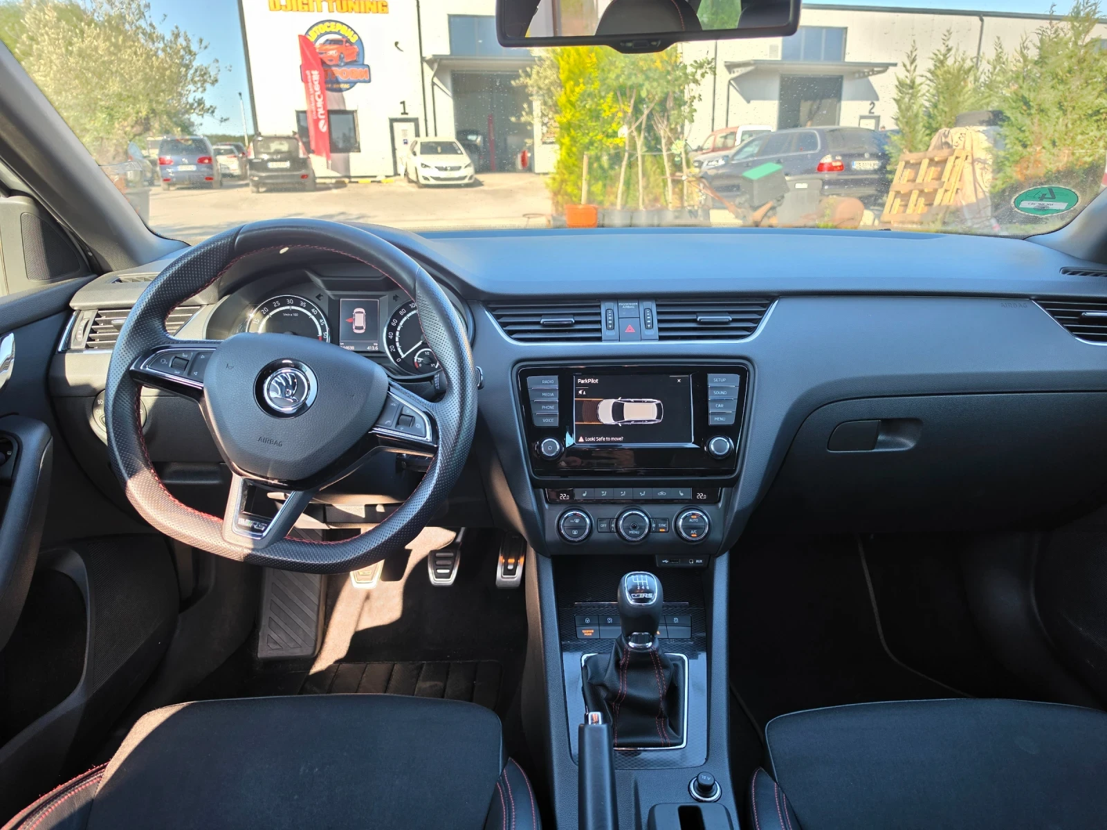 Skoda Octavia VRS 2.0TDI * RS * 184HP * КОЖА * CARPLAY * ЛИЗИНГ , снимка 9 - Автомобили и джипове - 55777378