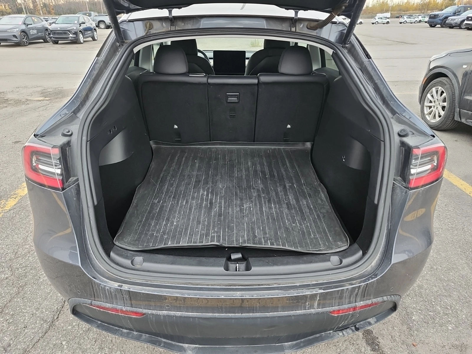 Tesla Model Y STANDARD RANGE, снимка 14 - Автомобили и джипове - 56716112