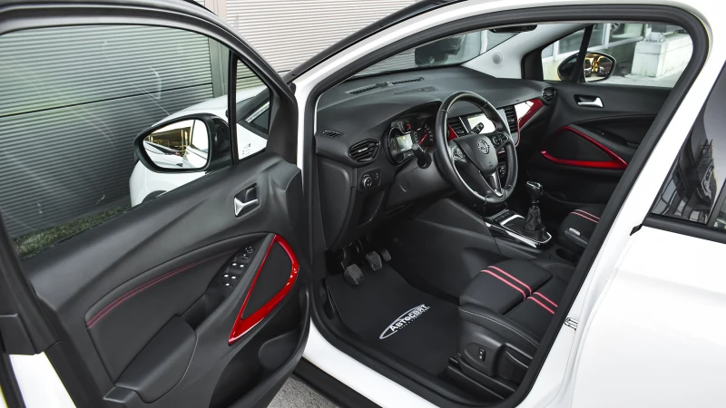 Opel Crossland X 1.2 Turbo GS Line, снимка 8 - Автомобили и джипове - 49648693