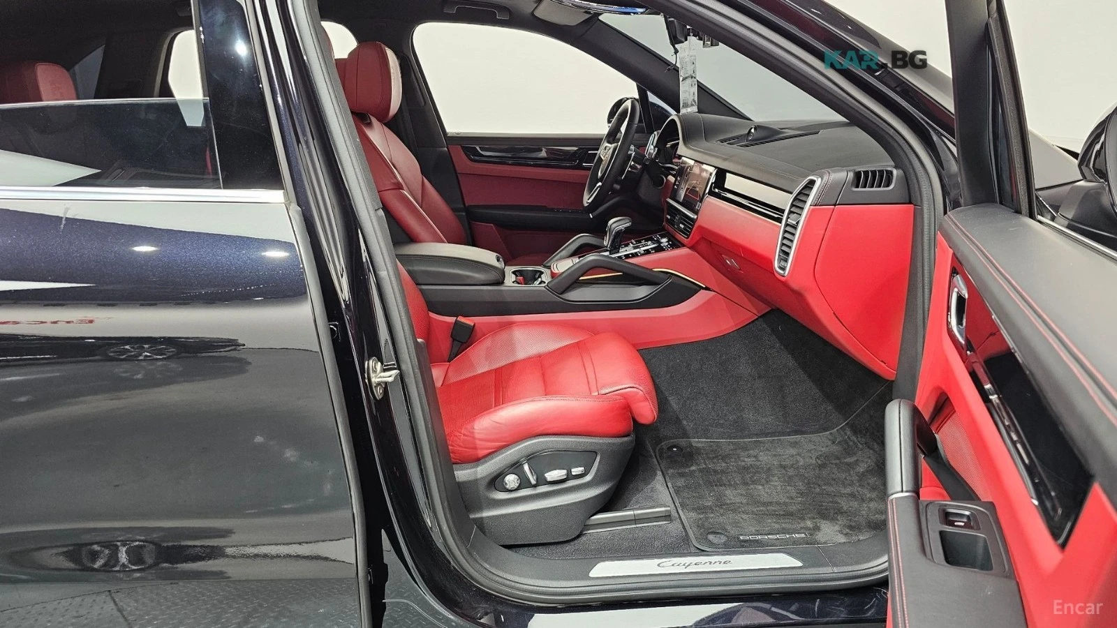 Porsche Cayenne 3.0/Keyless/Pano/360 View/Lane Assist, снимка 16 - Автомобили и джипове - 54676469