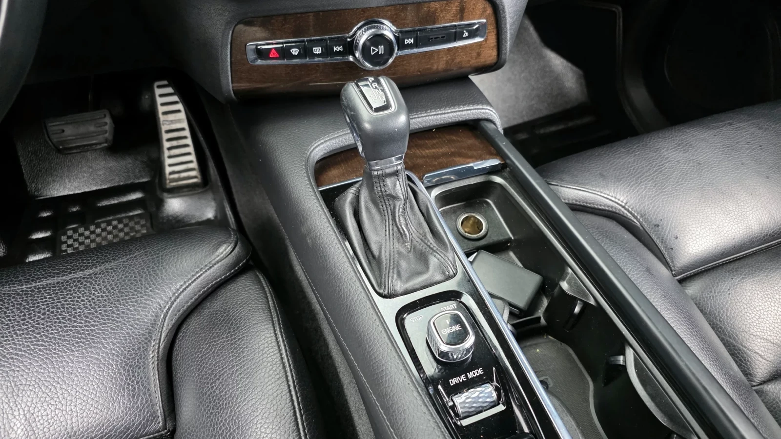 Volvo Xc90 D5 MOMENTUM/CAM/PANO/HEAD UP/, снимка 9 - Автомобили и джипове - 54967863