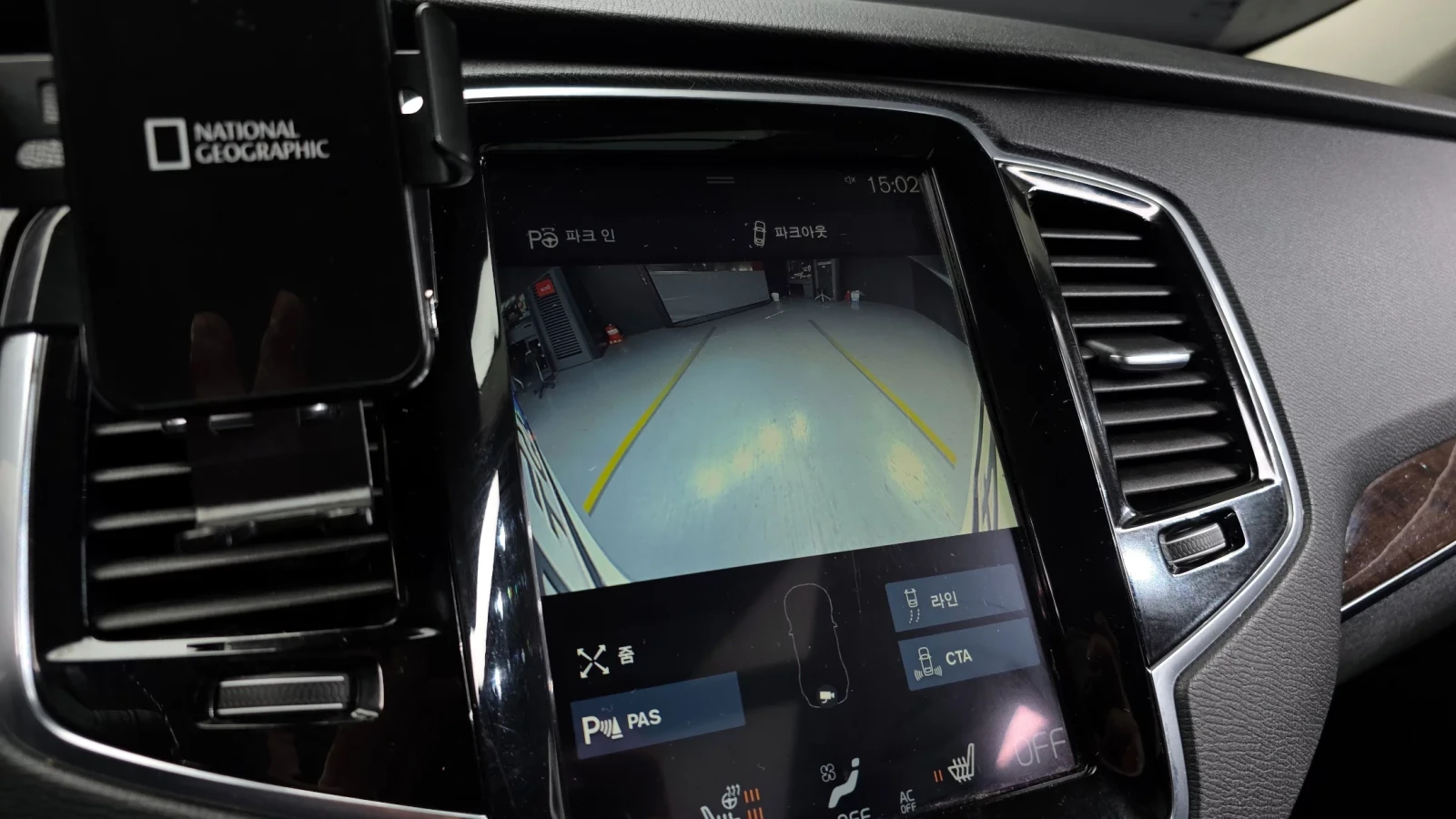Volvo Xc90 D5 MOMENTUM/CAM/PANO/HEAD UP/, снимка 14 - Автомобили и джипове - 54967863