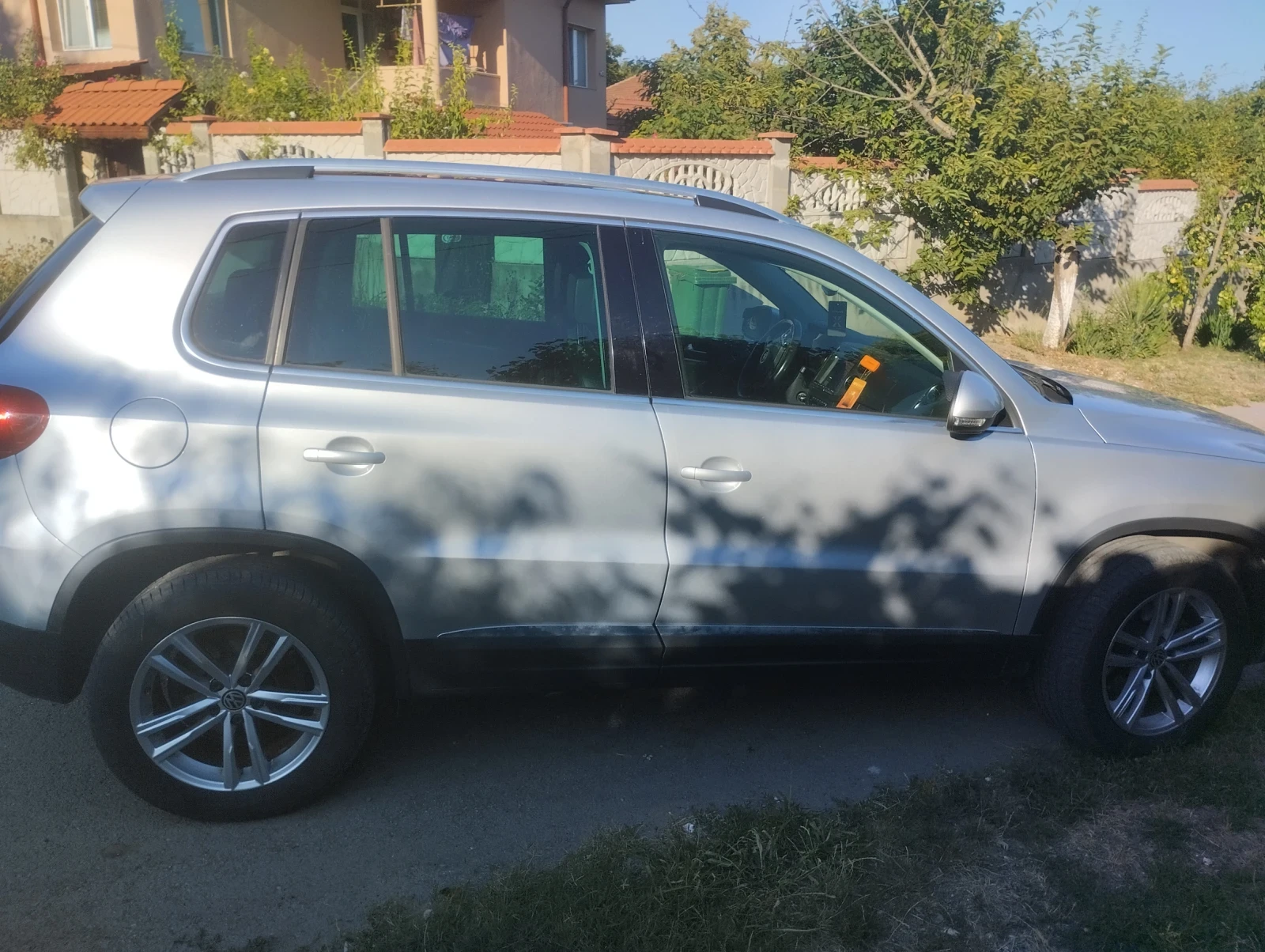 VW Tiguan, снимка 4 - Автомобили и джипове - 55513861