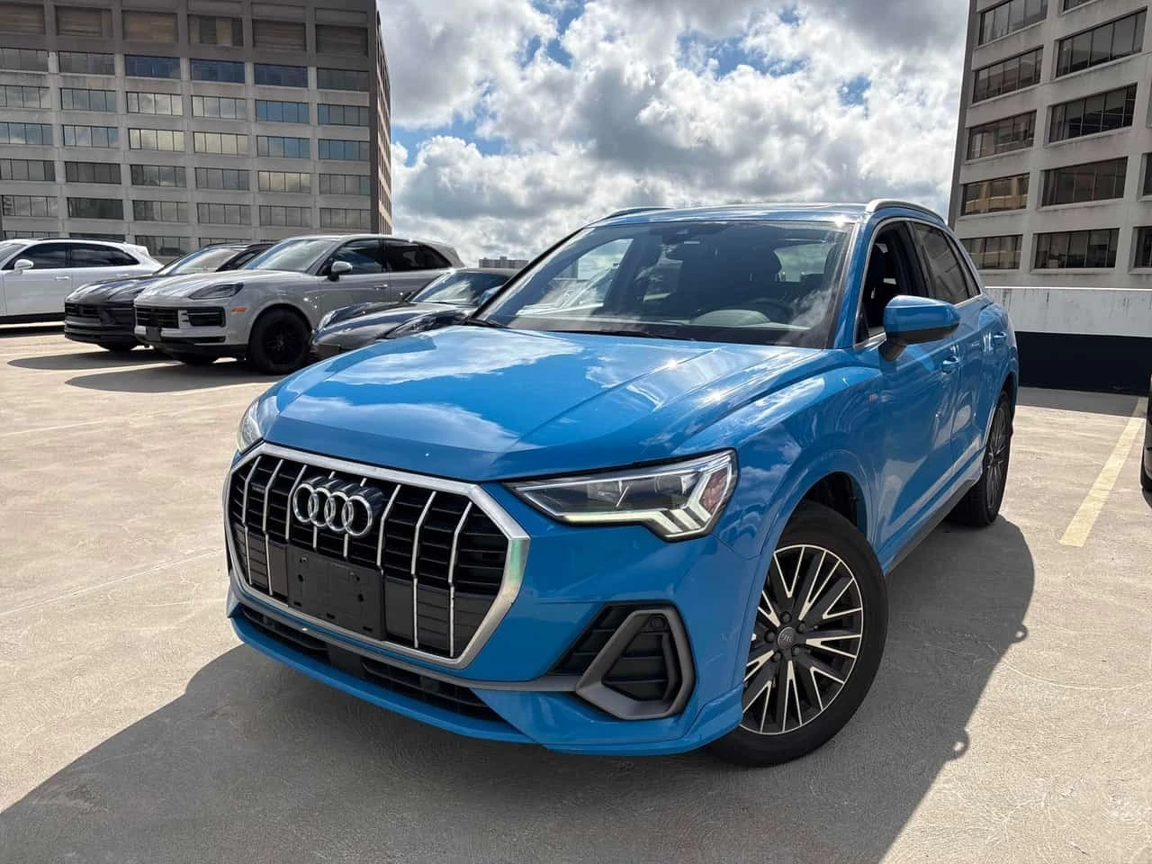 Audi Q3 Progressiv | S-LINE | CARFAX, снимка 2 - Автомобили и джипове - 56208690